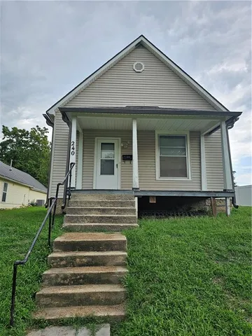 240 W  11th St, Horton, KS 66439