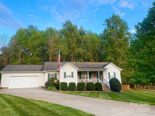 1604 Indian Head Ct NW, Conover, NC 28613