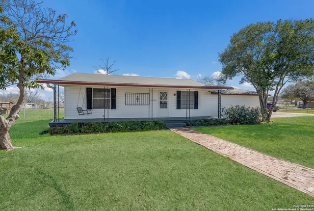 1014 Berlin, Castroville, TX 78009