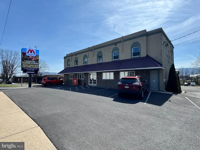 1242 W  4th St, Lewistown, PA 17044