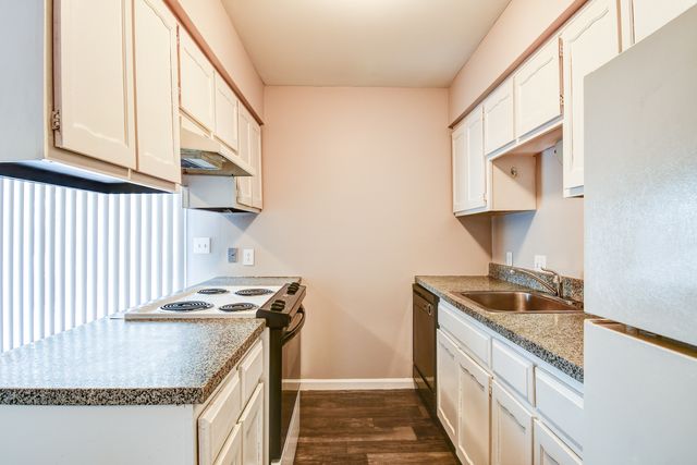 2095 Valley Greene Dr #4, Dayton, OH 45440