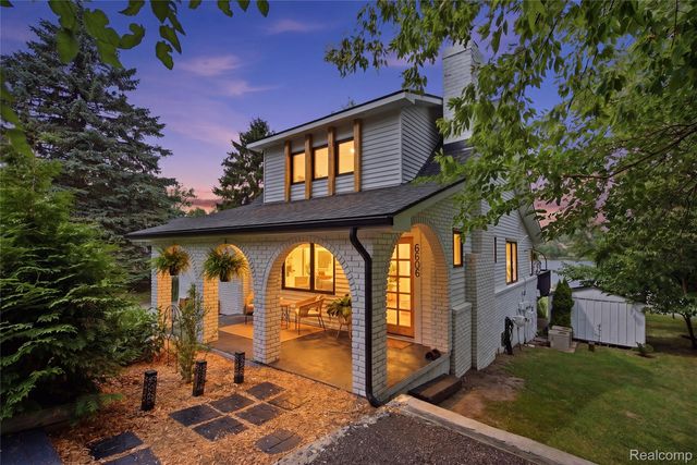6606 Leytonstone Blvd, West Bloomfield, MI 48322