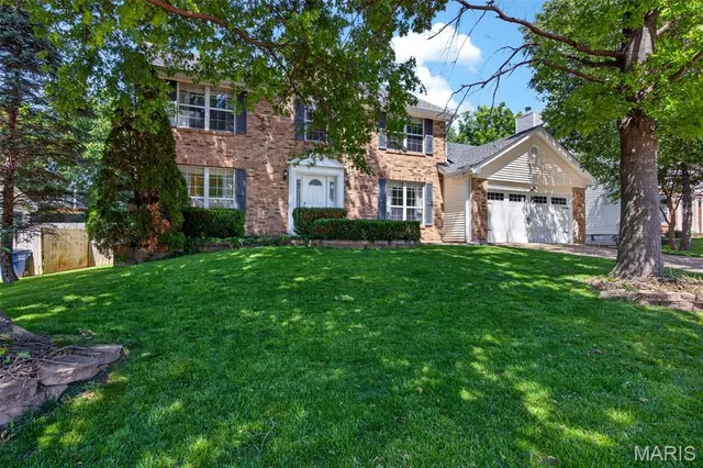 1132 Running Waters Dr, Saint Charles, MO 63304