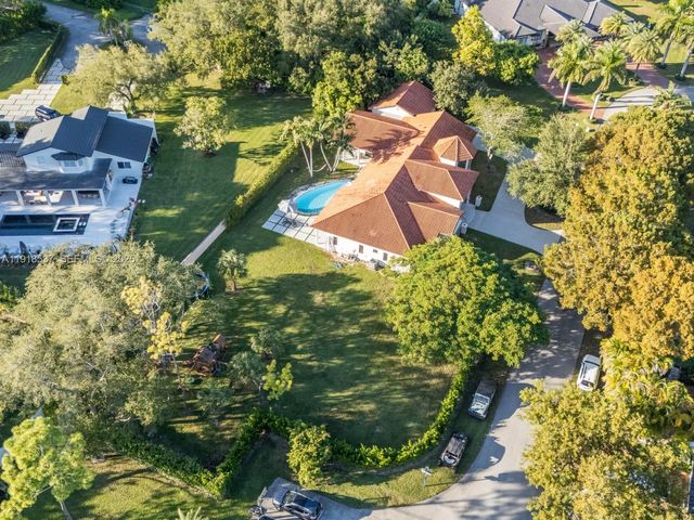 18326 SW 83rd Pl, Palmetto Bay, FL 33157