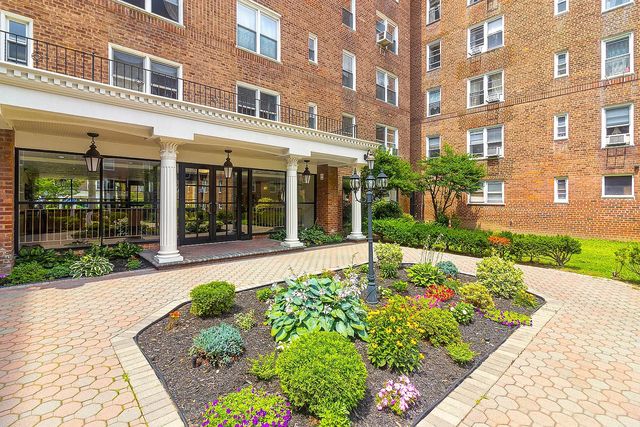 105-25 64th Ave #G, Forest Hills, NY 11375