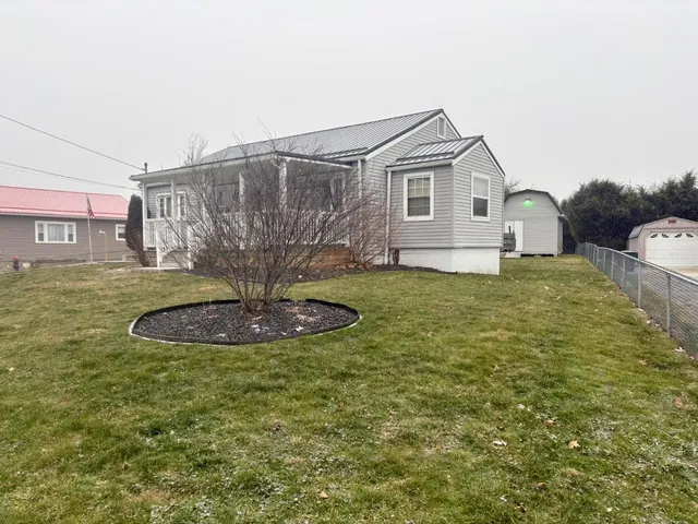 110 Selden St, Crab Orchard, WV 25827
