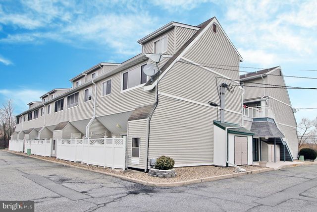 145 Central Ave #8B, Island Heights, NJ 08732