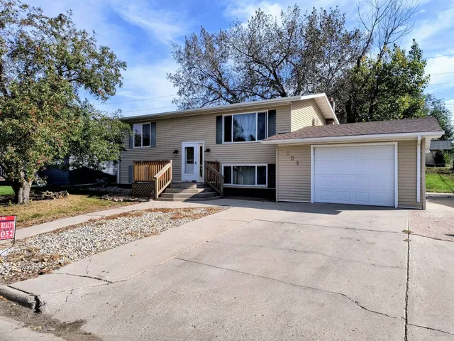 209` 7th St W, Redfield, SD 57469