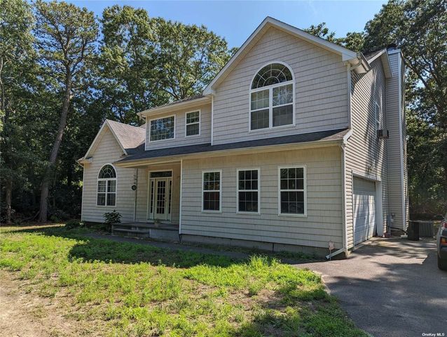 17 Old Country Road, East Quogue, NY 11942