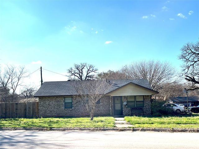 600 Simmons Dr, Euless, TX 76040
