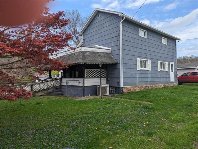 201 4th St, Newell, PA 15466