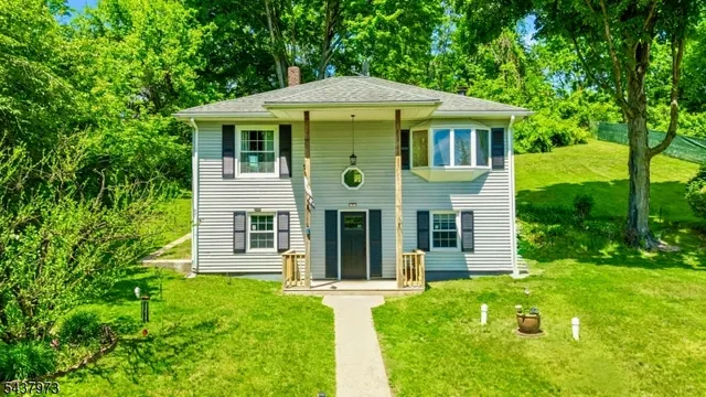 58 Cork Hill Rd, Ogdensburg, NJ 07439