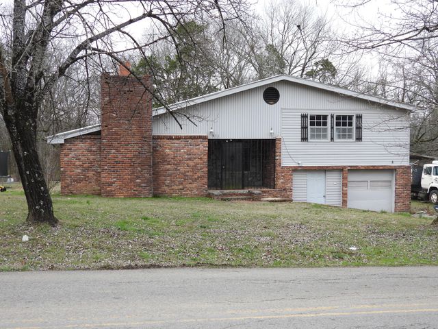 413 Red Bud Ave, Rossville, GA 30741