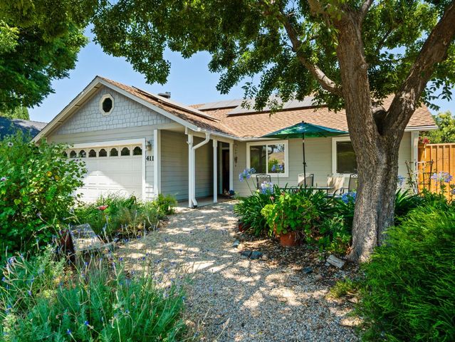 411 Dry Creek Ln, Winters, CA 95694