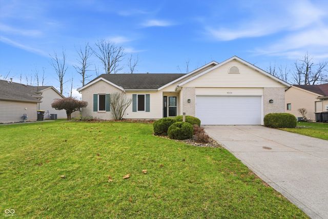 9223 Whispering Woods Dr, Fort Wayne, IN 46804