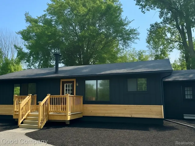 3121 Hessen Rd, Casco, MI 48064