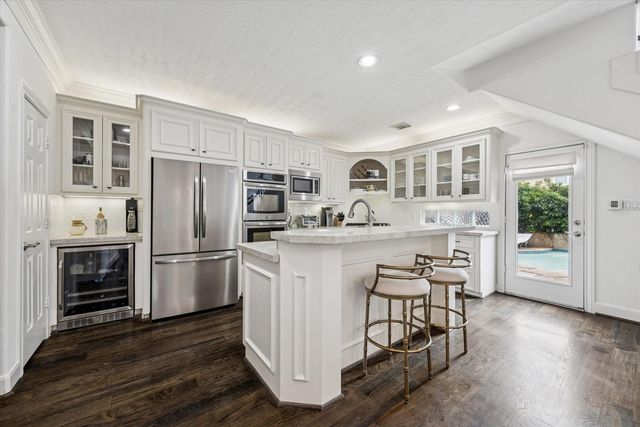 2405 Brun St #B, Houston, TX 77019
