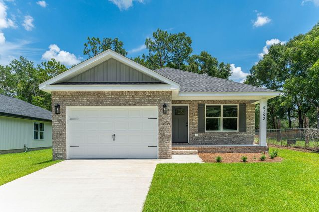 5153 Lake Dr, Crestview, FL 32539