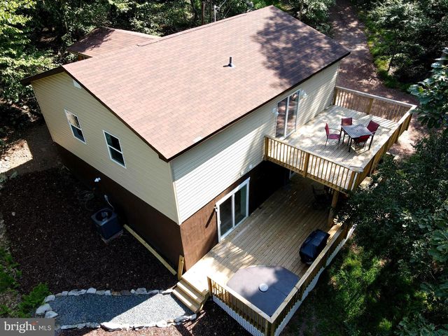 1450 Sparrow Hill Rd, Paw Paw, WV 25434