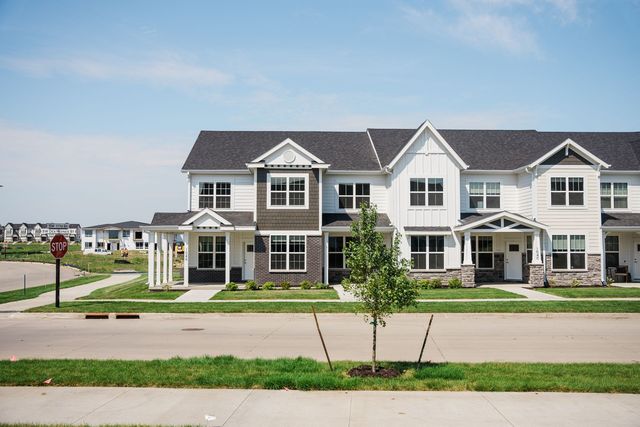 1048 SW Des Moines St, Ankeny, IA 50023