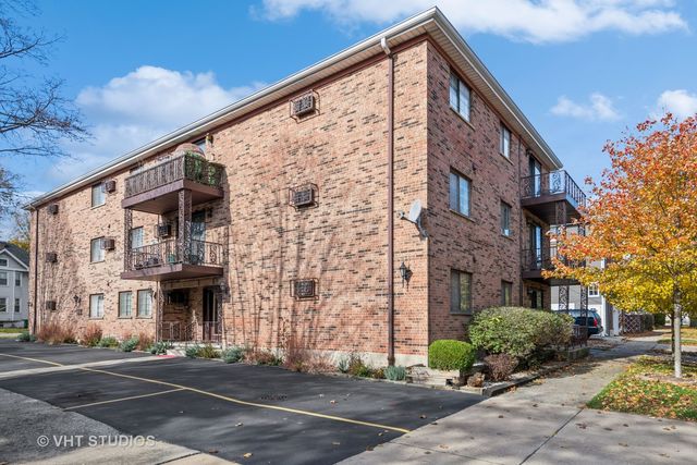 122 Circle Ave #206, Forest Park, IL 60130