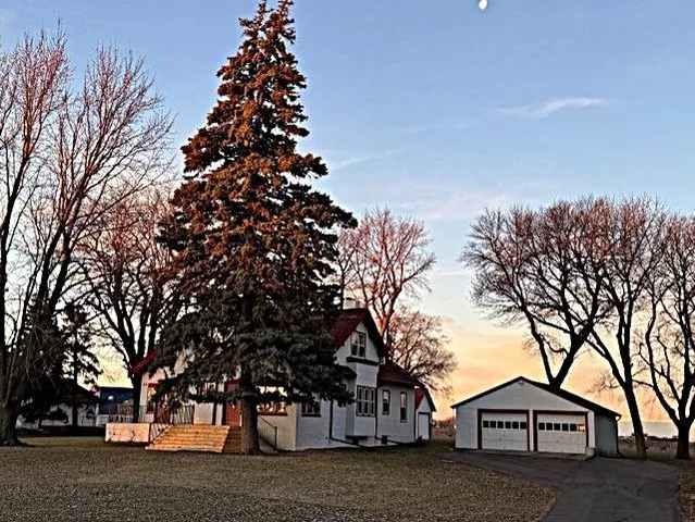 808 Main St, Tyndall, SD 57066