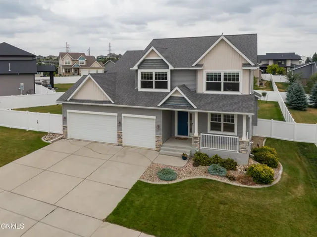 4805 Kites Ln, Bismarck, ND 58503