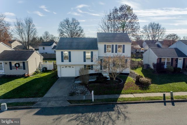 136 Penns Grant Dr, Morrisville, PA 19067