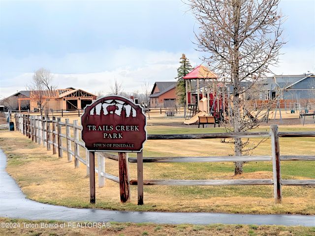 27 Trails Creek Ave, Pinedale, WY 82941