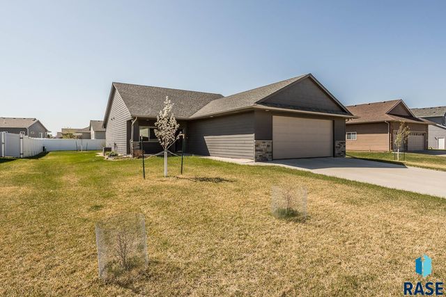 5409 S  Woodsedge Trl, Sioux Falls, SD 57108