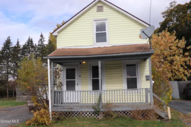 5 Carey Avenue, Hoosick Falls, NY 12090