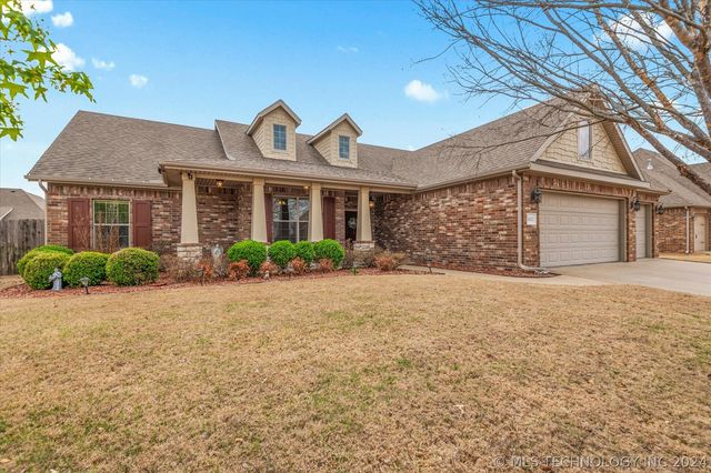 5411 Ashbrook Dr, Bartlesville, OK 74006