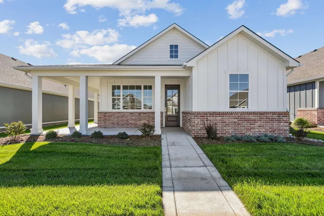 319 W  Boxthorn Dr, Andover, KS 67002