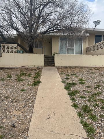 609 W  11th St, Roswell, NM 88201