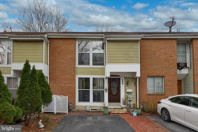 909 Summit Chase Dr, Reading, PA 19611