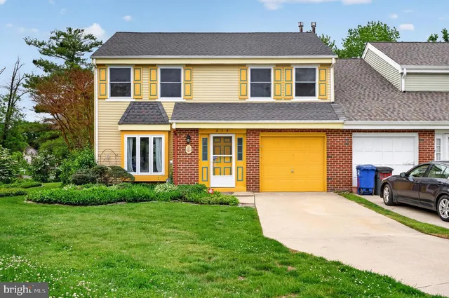 210 Burnam Wood Dr, Mount Laurel, NJ 08054