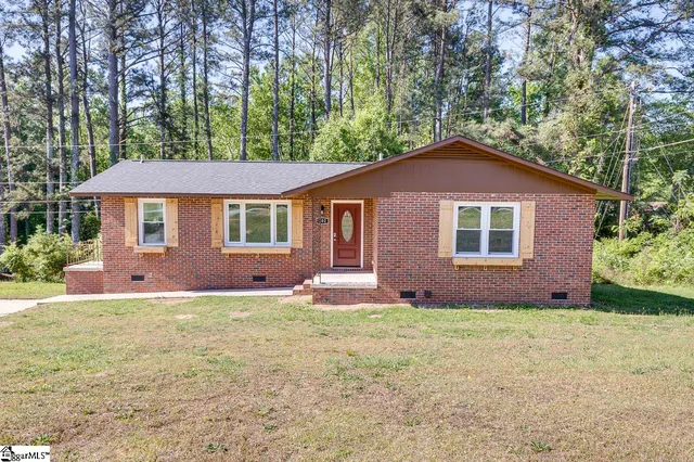 102 Wheat Dr, Greenwood, SC 29649