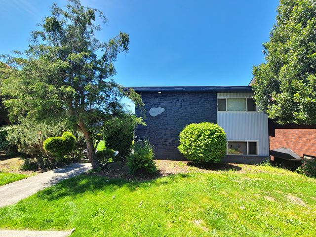2614 Rucker Ave #2, Everett, WA 98201