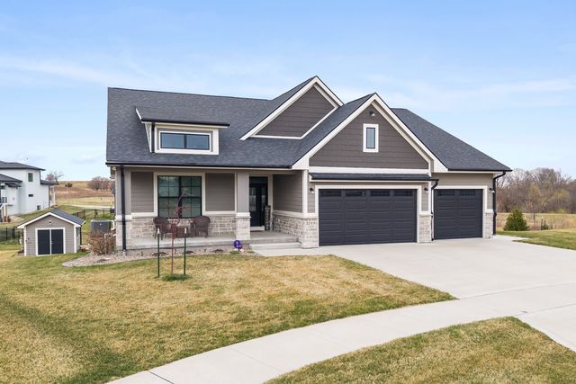 2319 N  9th Ct, Indianola, IA 50125