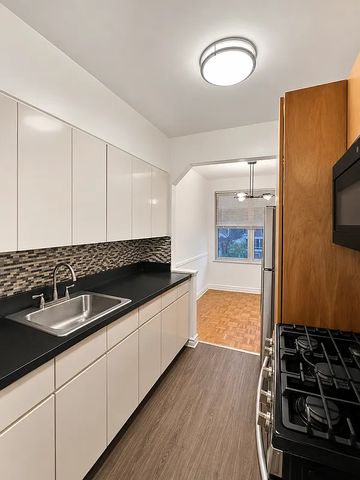 2560 49th St #1, Astoria, NY 11103