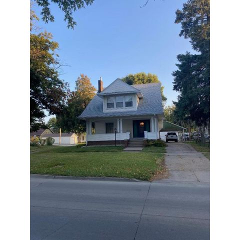 202 W  Robinson St, Knoxville, IA 50138