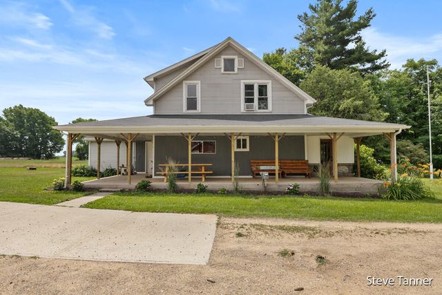 4330 NE Cedar Lake Rd, Edmore, MI 48829