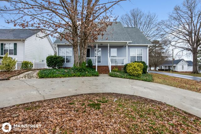 17 Hickory St SW, Concord, NC 28027