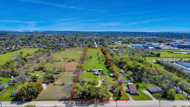 602 Massey Tompkins Rd, Baytown, TX 77521