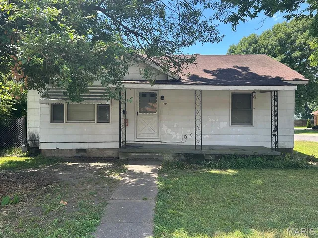 317 E  Main St, Steele, MO 63877