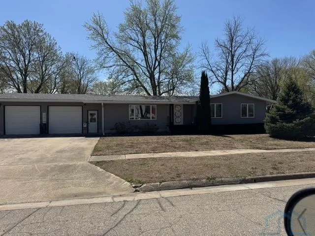 208 E  Main St, Laurens, IA 50554