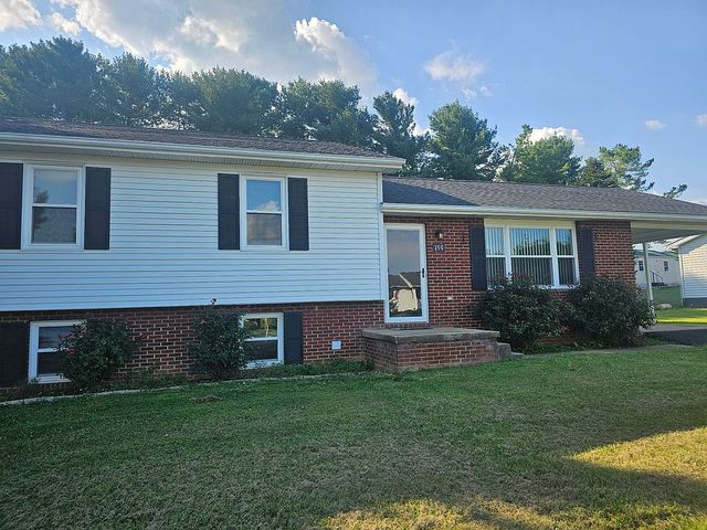 194 Cambridge Dr, Stuarts Draft, VA 24477