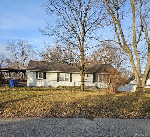6454 Simmons Rd, Waterford, MI 48327