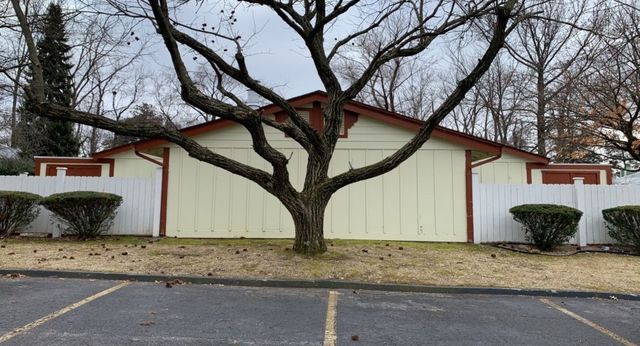 2440 Forest Shadows Dr, Saint Louis, MO 63136