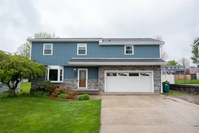 2074 Asheboro Dr, Erie, PA 16510